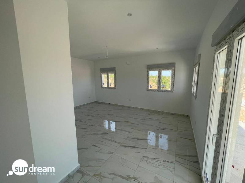 VILLA DE ESTILO TRADICIONAL CON 6 DORMITORIOS DE NUEVA CONSTRUCCIÓN EN PINOSO