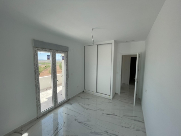 VILLA DE ESTILO TRADICIONAL CON 6 DORMITORIOS DE NUEVA CONSTRUCCIÓN EN PINOSO
