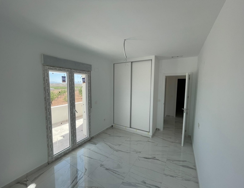 VILLA DE ESTILO TRADICIONAL CON 6 DORMITORIOS DE NUEVA CONSTRUCCIÓN EN PINOSO