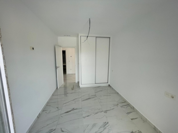 VILLA DE ESTILO TRADICIONAL CON 6 DORMITORIOS DE NUEVA CONSTRUCCIÓN EN PINOSO
