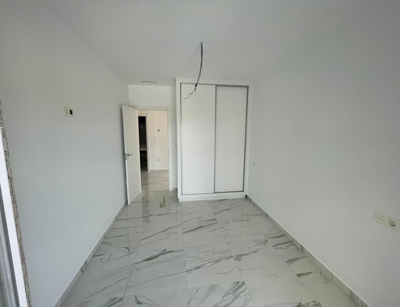 VILLA DE ESTILO TRADICIONAL CON 6 DORMITORIOS DE NUEVA CONSTRUCCIÓN EN PINOSO