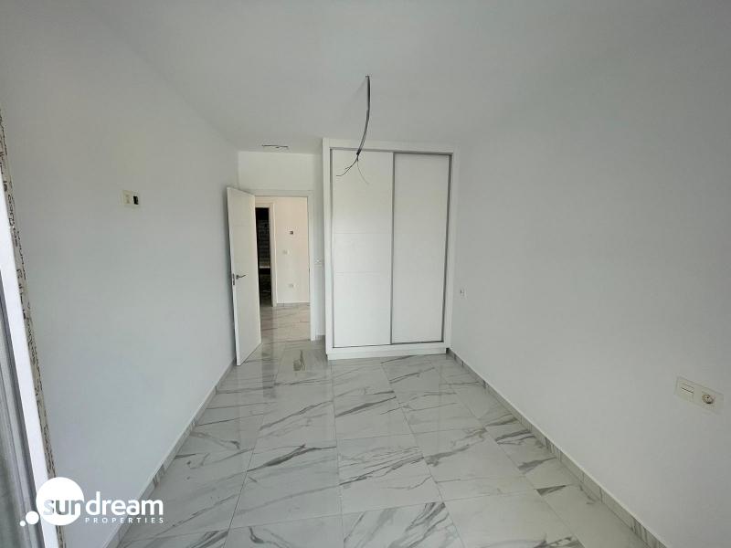 VILLA DE ESTILO TRADICIONAL CON 6 DORMITORIOS DE NUEVA CONSTRUCCIÓN EN PINOSO