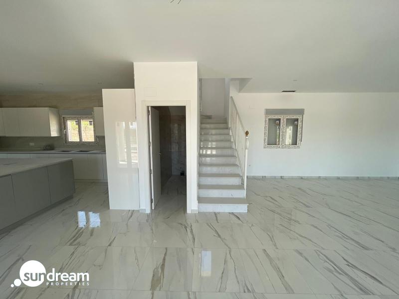 g_39828-13-2 VILLA DE ESTILO TRADICIONAL CON 6 DORMITORIOS DE NUEVA CONSTRUCCIÓN EN PINOSO
