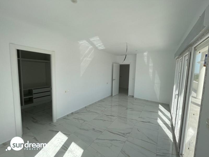 VILLA DE ESTILO TRADICIONAL CON 6 DORMITORIOS DE NUEVA CONSTRUCCIÓN EN PINOSO