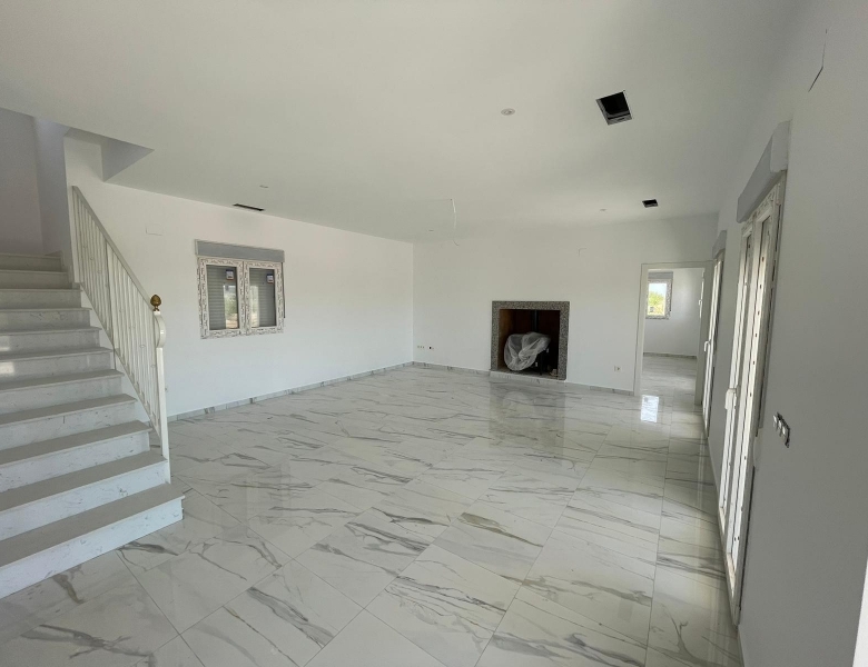 VILLA DE ESTILO TRADICIONAL CON 6 DORMITORIOS DE NUEVA CONSTRUCCIÓN EN PINOSO