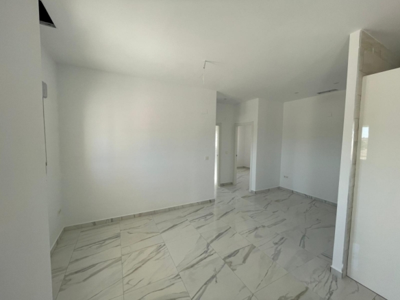 VILLA DE ESTILO TRADICIONAL CON 6 DORMITORIOS DE NUEVA CONSTRUCCIÓN EN PINOSO