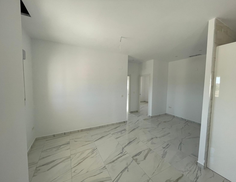 VILLA DE ESTILO TRADICIONAL CON 6 DORMITORIOS DE NUEVA CONSTRUCCIÓN EN PINOSO