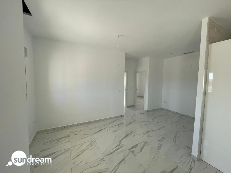 VILLA DE ESTILO TRADICIONAL CON 6 DORMITORIOS DE NUEVA CONSTRUCCIÓN EN PINOSO