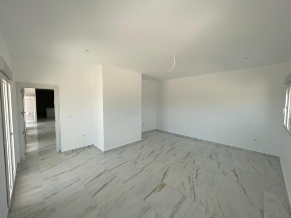 VILLA DE ESTILO TRADICIONAL CON 6 DORMITORIOS DE NUEVA CONSTRUCCIÓN EN PINOSO