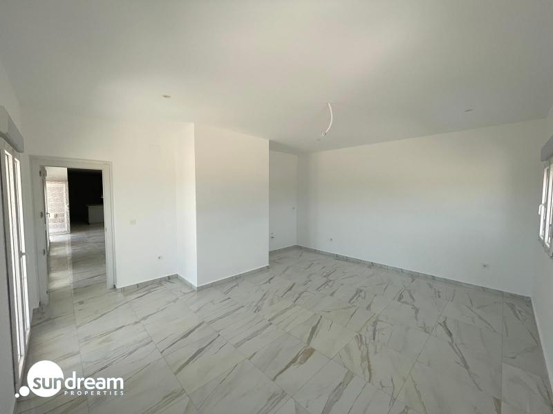 VILLA DE ESTILO TRADICIONAL CON 6 DORMITORIOS DE NUEVA CONSTRUCCIÓN EN PINOSO