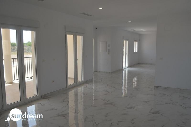 VILLA DE ESTILO TRADICIONAL DE NUEVA CONSTRUCCIÓN DE 4 DORMITORIOS EN PINOSO
