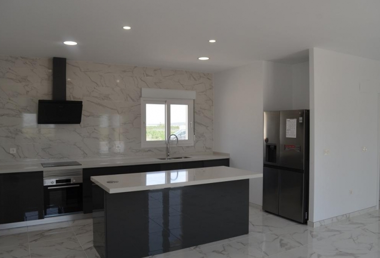 VILLA DE ESTILO TRADICIONAL DE NUEVA CONSTRUCCIÓN DE 4 DORMITORIOS EN PINOSO