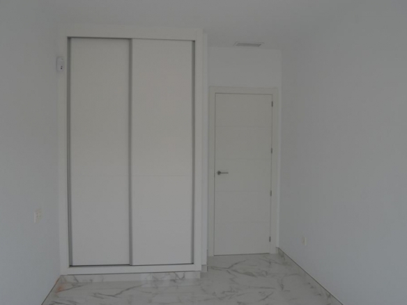 VILLA DE ESTILO TRADICIONAL DE NUEVA CONSTRUCCIÓN DE 4 DORMITORIOS EN PINOSO