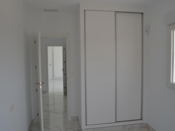 VILLA DE ESTILO TRADICIONAL DE NUEVA CONSTRUCCIÓN DE 4 DORMITORIOS EN PINOSO