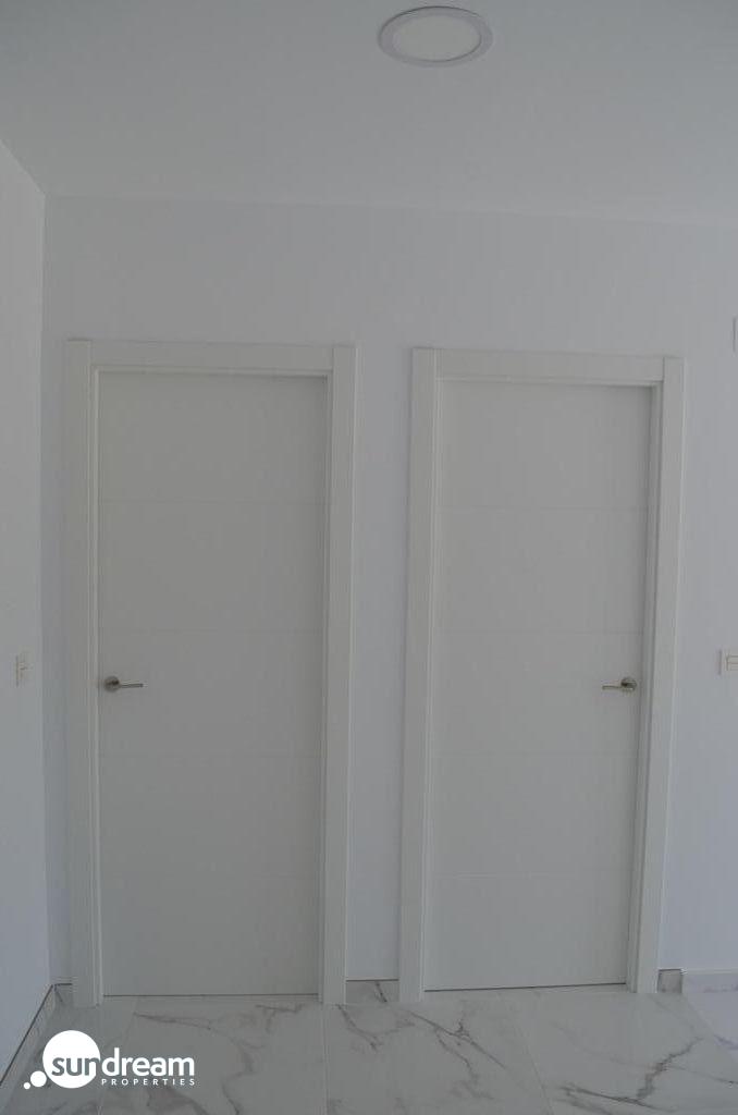 VILLA DE ESTILO TRADICIONAL DE NUEVA CONSTRUCCIÓN DE 4 DORMITORIOS EN PINOSO