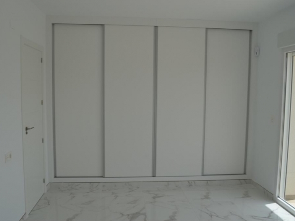 VILLA DE ESTILO TRADICIONAL DE NUEVA CONSTRUCCIÓN DE 4 DORMITORIOS EN PINOSO