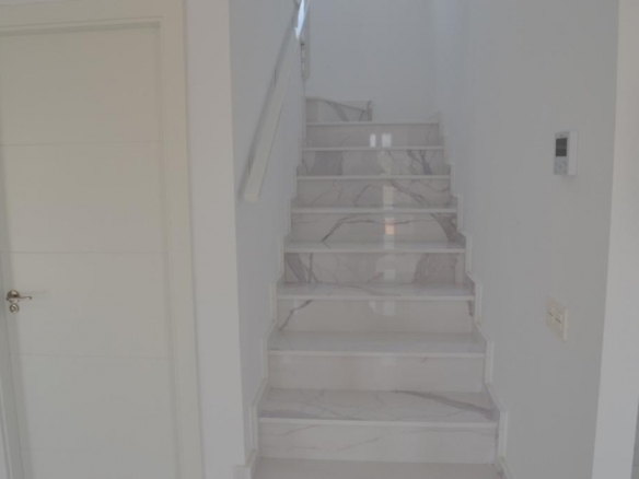 VILLA DE ESTILO TRADICIONAL DE NUEVA CONSTRUCCIÓN DE 4 DORMITORIOS EN PINOSO