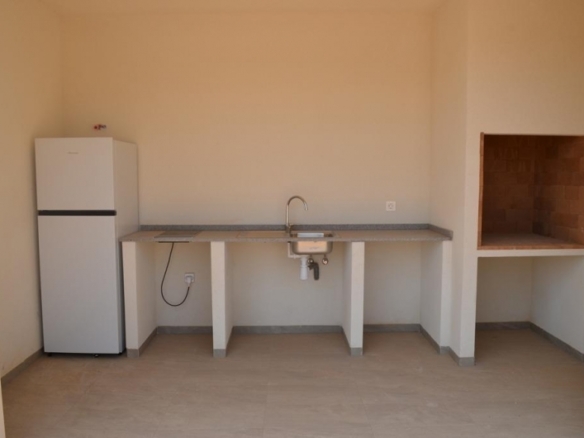 VILLA DE ESTILO TRADICIONAL DE NUEVA CONSTRUCCIÓN DE 4 DORMITORIOS EN PINOSO
