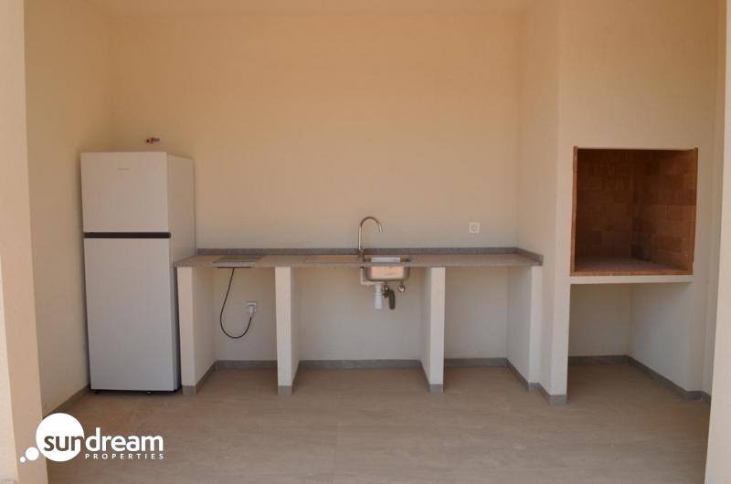VILLA DE ESTILO TRADICIONAL DE NUEVA CONSTRUCCIÓN DE 4 DORMITORIOS EN PINOSO