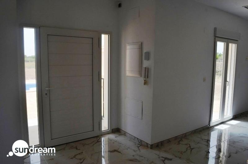 VILLA DE ESTILO TRADICIONAL DE NUEVA CONSTRUCCIÓN DE 4 DORMITORIOS EN PINOSO