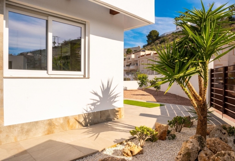 PRECIOSA VILLA DE 3 DORMITORIOS CON VISTAS AL CAMPO DE GOLF EN ROJALES