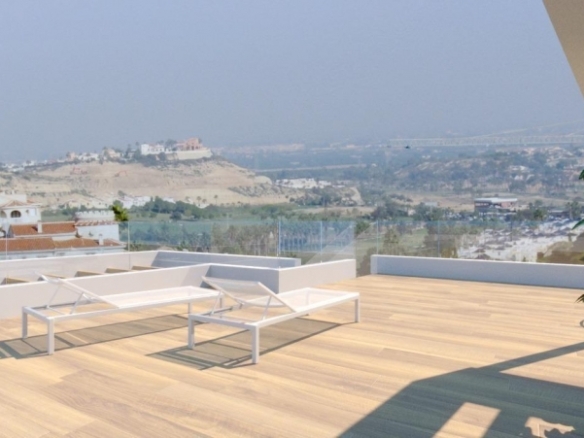 PRECIOSA VILLA DE 3 DORMITORIOS CON VISTAS AL CAMPO DE GOLF EN ROJALES