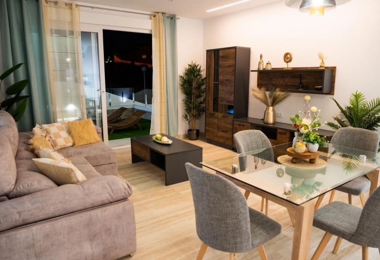 PRECIOSA VILLA DE 3 DORMITORIOS CON VISTAS AL CAMPO DE GOLF EN ROJALES