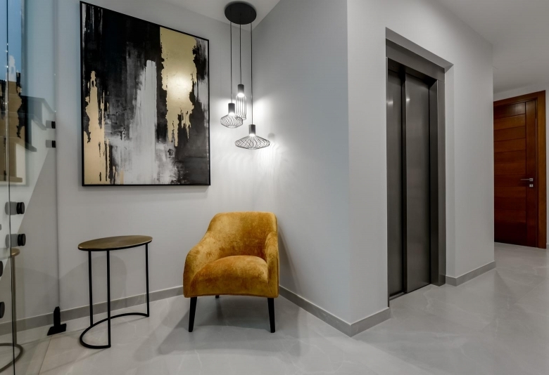 VILLA DE LUJO LISTA PARA ENTRAR A VIVIR CON MAGNIFICAS VISTAS AL MAR EN FINESTRAT