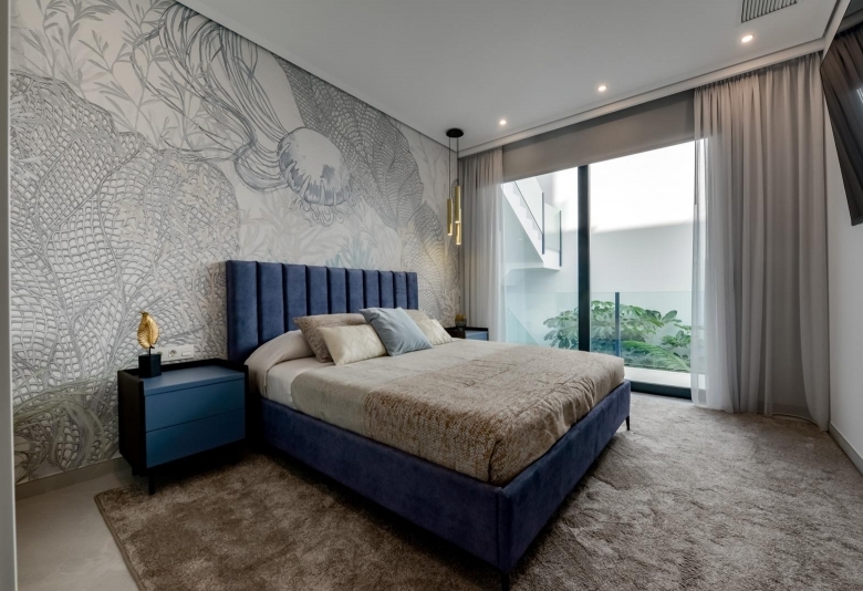 VILLA DE LUJO LISTA PARA ENTRAR A VIVIR CON MAGNIFICAS VISTAS AL MAR EN FINESTRAT