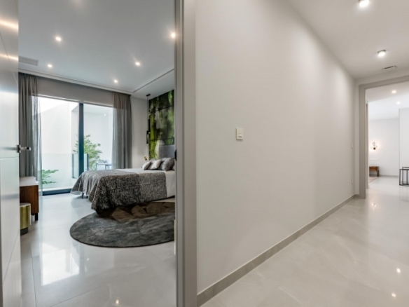 VILLA DE LUJO LISTA PARA ENTRAR A VIVIR CON MAGNIFICAS VISTAS AL MAR EN FINESTRAT