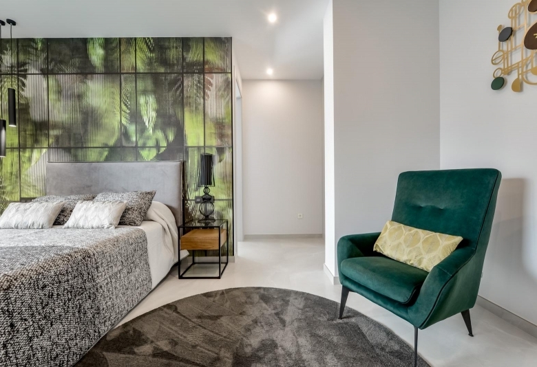VILLA DE LUJO LISTA PARA ENTRAR A VIVIR CON MAGNIFICAS VISTAS AL MAR EN FINESTRAT
