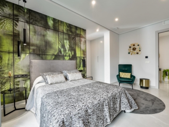 VILLA DE LUJO LISTA PARA ENTRAR A VIVIR CON MAGNIFICAS VISTAS AL MAR EN FINESTRAT