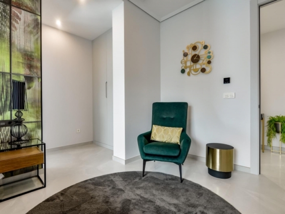 VILLA DE LUJO LISTA PARA ENTRAR A VIVIR CON MAGNIFICAS VISTAS AL MAR EN FINESTRAT
