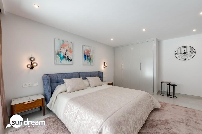 VILLA DE LUJO LISTA PARA ENTRAR A VIVIR CON MAGNIFICAS VISTAS AL MAR EN FINESTRAT