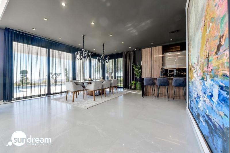 VILLA DE LUJO LISTA PARA ENTRAR A VIVIR CON MAGNIFICAS VISTAS AL MAR EN FINESTRAT