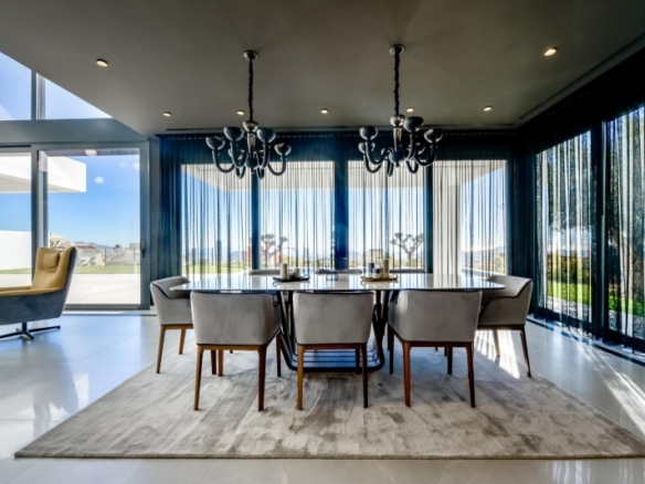 VILLA DE LUJO LISTA PARA ENTRAR A VIVIR CON MAGNIFICAS VISTAS AL MAR EN FINESTRAT