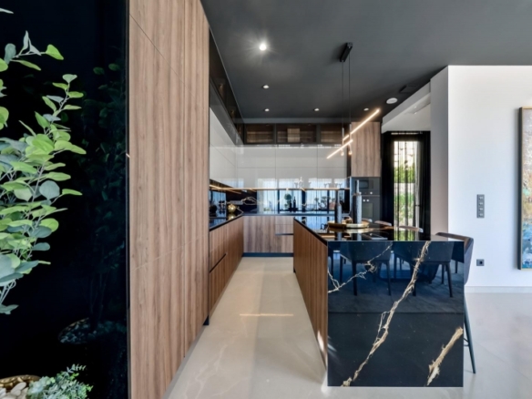 VILLA DE LUJO LISTA PARA ENTRAR A VIVIR CON MAGNIFICAS VISTAS AL MAR EN FINESTRAT
