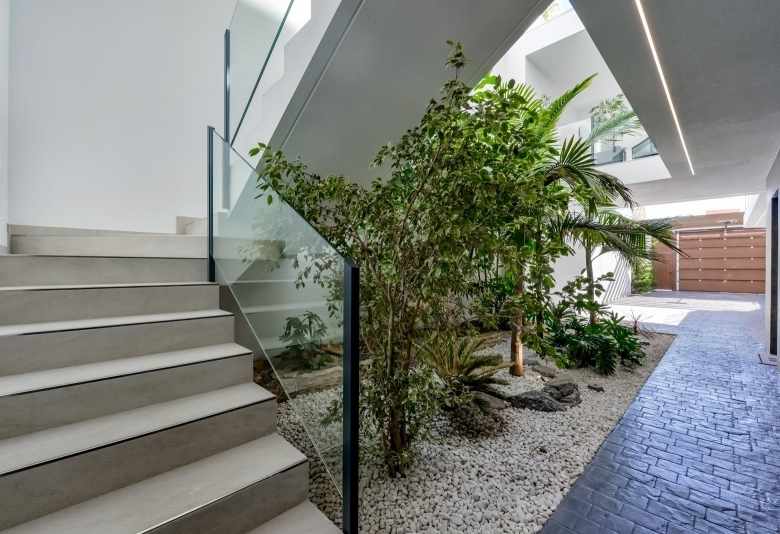 VILLA DE LUJO LISTA PARA ENTRAR A VIVIR CON MAGNIFICAS VISTAS AL MAR EN FINESTRAT