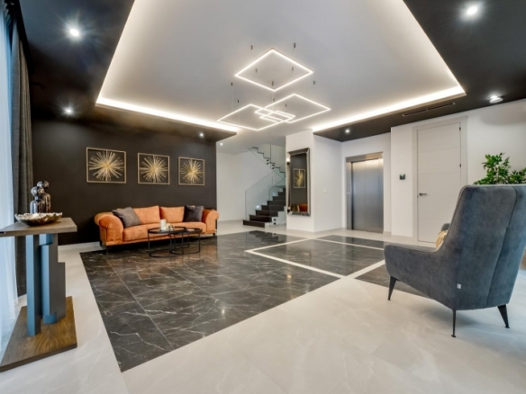 VILLA DE LUJO LISTA PARA ENTRAR A VIVIR CON MAGNIFICAS VISTAS AL MAR EN FINESTRAT