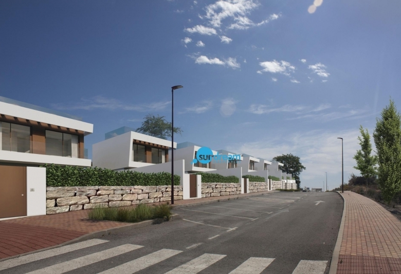 Chalet en venta con piscina privada en Finestrat