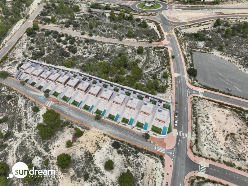 Chalet en venta con piscina privada en Finestrat