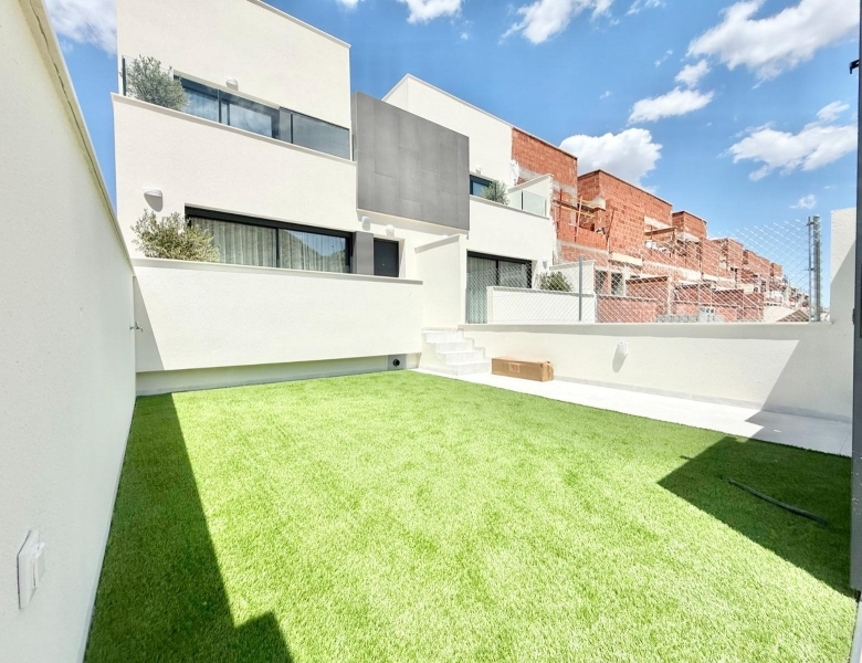 Adosados en venta en Cox con piscina comunitaria