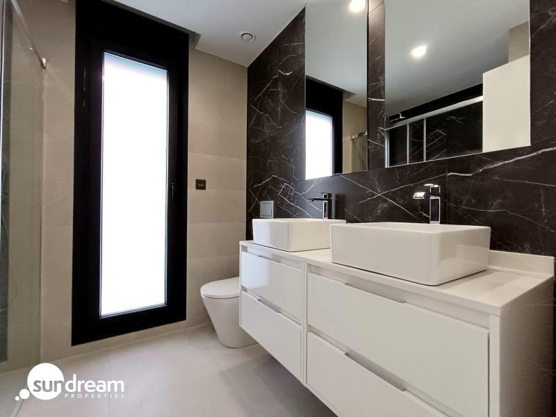 g_40031-14-13 Chalet adosado con piscina privada a la venta en Benijófar(Alicante)