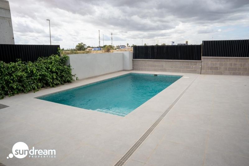 Chalet independiente en una sola planta con 3 dormitorios a la venta en Ciudad Quesada(Alicante)