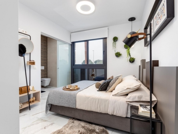 Chalet independiente con 3 dormitorios y piscina privada a la venta en Ciudad Quesada(Alicante).