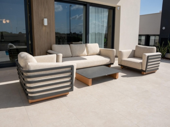 Chalet independiente en una sola planta con piscina privada a la venta en Ciudad Quesada(Alicante).