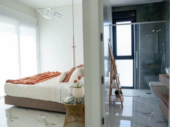 Chalet independiente en una sola planta con piscina privada a la venta en Ciudad Quesada(Alicante).