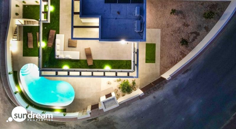 Villa de 5 dormitorios a la venta con estupendas vistas al campo de Golf