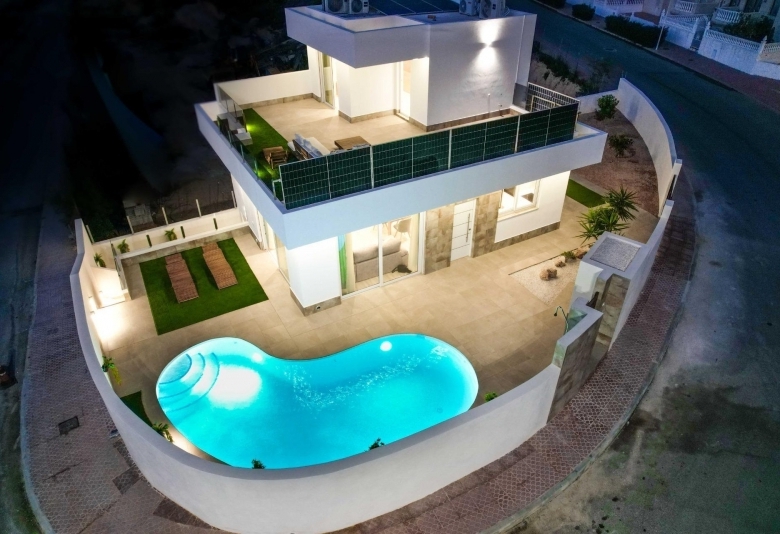 Villa de 5 dormitorios a la venta con estupendas vistas al campo de Golf