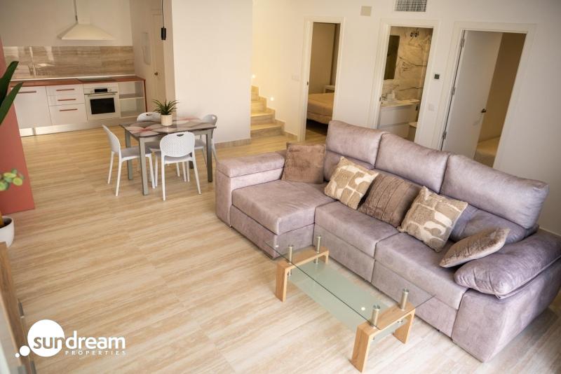 g_40098-16-8 Villa de 5 dormitorios a la venta con estupendas vistas al campo de Golf
